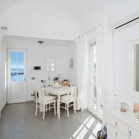 Donna Rosa - Charming House By The Sea *