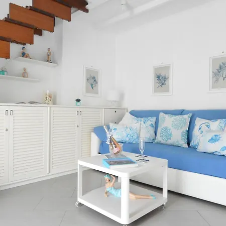 Donna Rosa - Charming House By The Sea Feriehus