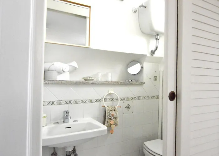 Donna Rosa - Charming House By The Sea 펜션 *