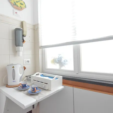 Donna Rosa - Charming House By The Sea Feriehus