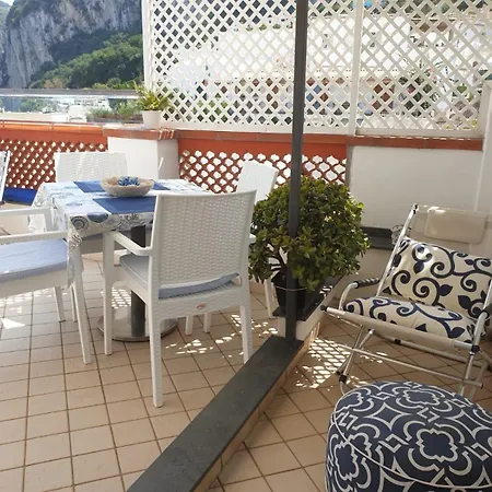 Feriehus Donna Rosa - Charming House By The Sea *